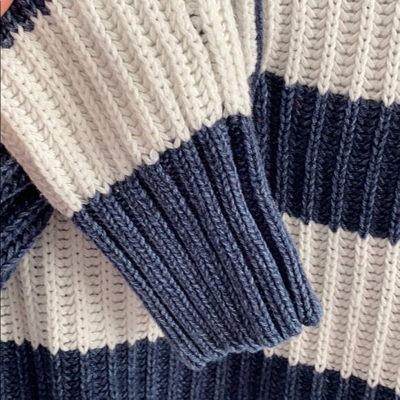 American Eagle Knit sweater - Picture 3 of 4